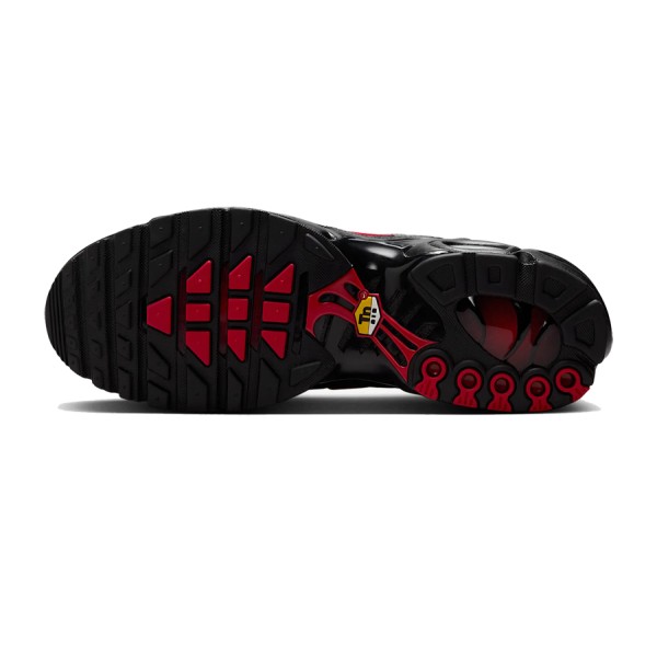 Nike Air Max Plus Tuned Air Black Red Nike Air Max Plus Tuned Air Black Red на цена 389.00 лв. (198.90€)