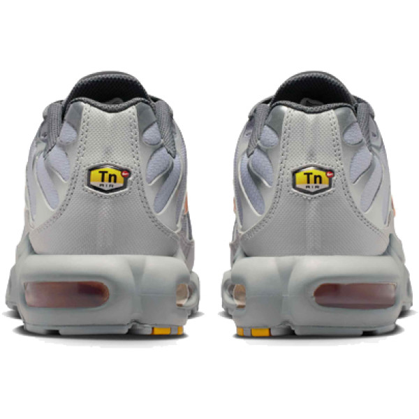 Nike Air Max Plus Gray Orange Nike Air Max Plus Gray Orange на цена 189.99 € (371.59 лв.)